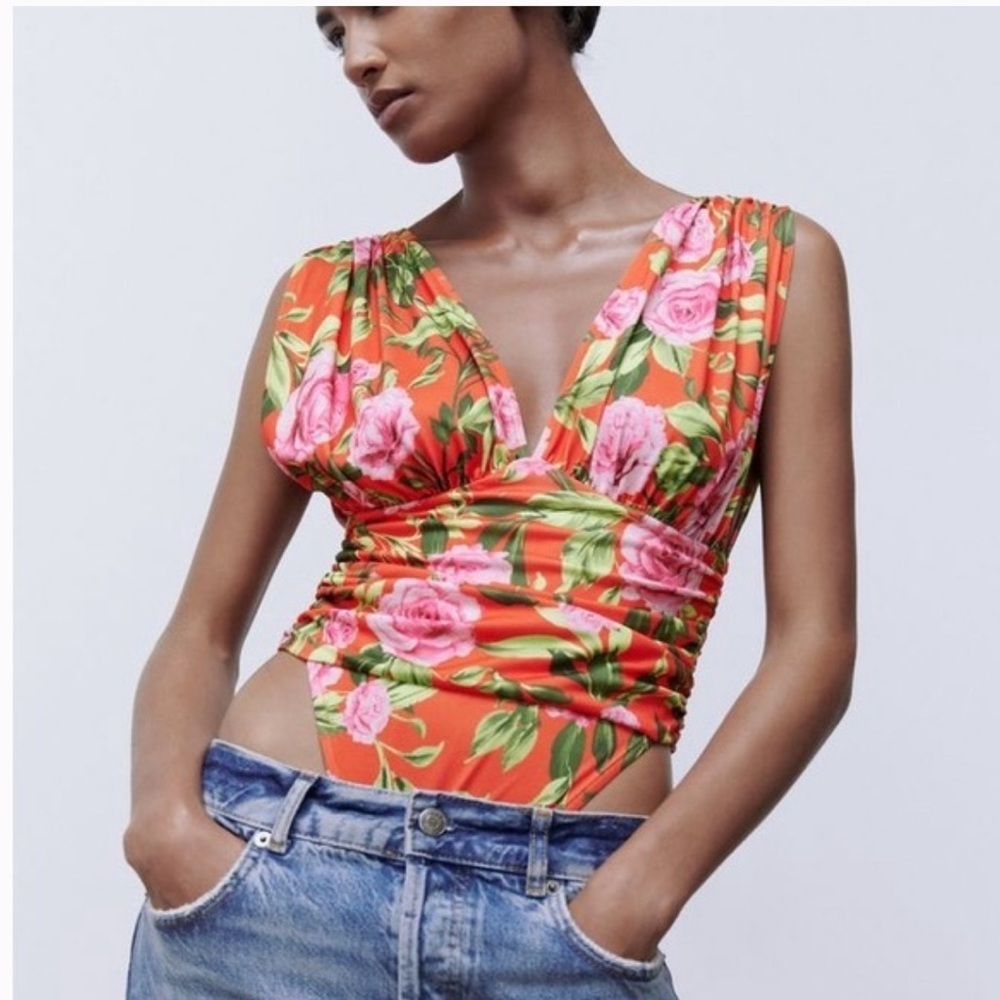 Zara Floral Ruched Draped Bodysuit Red Orange V-Neck Sleeveless Women’s Small - Picture 1 of 9